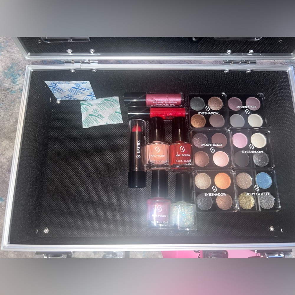 💗Makeup Case Bundle💗 - Picture 10 of 10